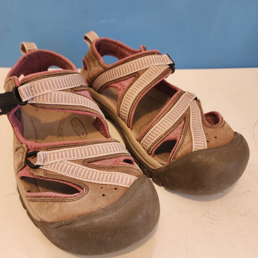 Keen Women's Sandal Size 6